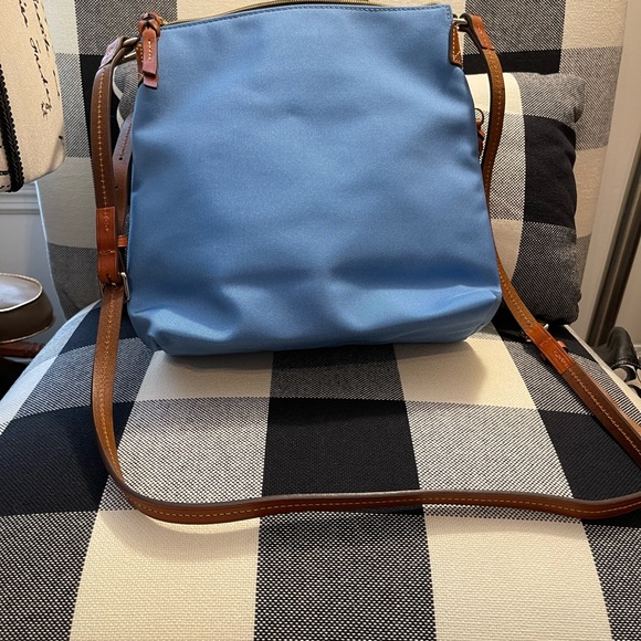 Dooney&Bourke Blue canvas crossbody bag like new! - Picture 3 of 4